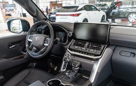 Toyota Land Cruiser, 2023 год, 17 440 000 рублей, 16 фотография