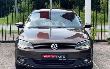Volkswagen Jetta VI, 2011 год, 1 199 000 рублей, 2 фотография