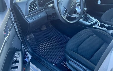Hyundai Elantra VI рестайлинг, 2019 год, 2 100 000 рублей, 8 фотография