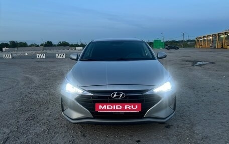 Hyundai Elantra VI рестайлинг, 2019 год, 2 100 000 рублей, 2 фотография