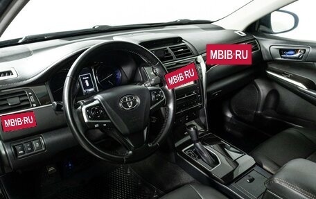 Toyota Camry, 2017 год, 2 240 000 рублей, 11 фотография