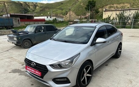 Hyundai Solaris II рестайлинг, 2017 год, 950 000 рублей, 4 фотография