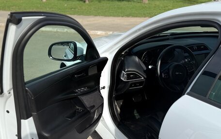 Jaguar XE I рестайлинг, 2016 год, 1 590 000 рублей, 12 фотография