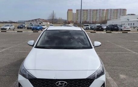 Hyundai Solaris II рестайлинг, 2021 год, 1 310 000 рублей, 2 фотография
