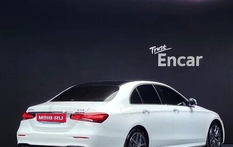 Mercedes-Benz E-Класс, 2022 год, 4 190 066 рублей, 5 фотография