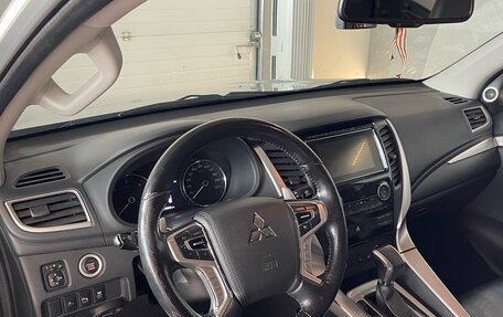 Mitsubishi Pajero Sport III рестайлинг, 2017 год, 2 899 000 рублей, 10 фотография