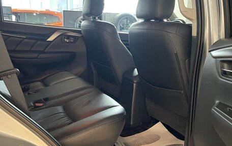 Mitsubishi Pajero Sport III рестайлинг, 2017 год, 2 899 000 рублей, 24 фотография