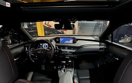 Lexus UX I, 2021 год, 2 800 000 рублей, 6 фотография