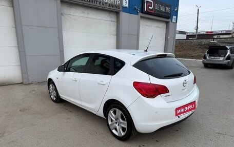Opel Astra J, 2010 год, 620 000 рублей, 1 фотография