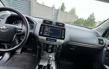 Toyota Land Cruiser Prado 150 рестайлинг 2, 2021 год, 7 990 000 рублей, 9 фотография