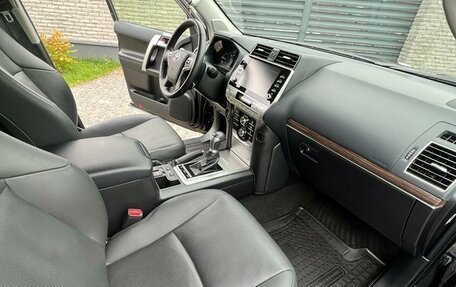 Toyota Land Cruiser Prado 150 рестайлинг 2, 2021 год, 7 990 000 рублей, 10 фотография