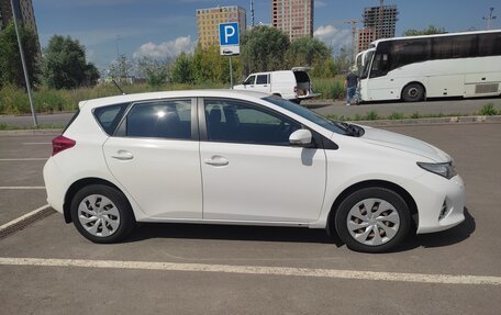 Toyota Auris II, 2014 год, 1 390 000 рублей, 2 фотография