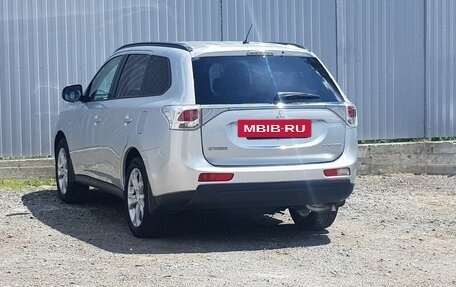 Mitsubishi Outlander III рестайлинг 3, 2013 год, 1 449 000 рублей, 4 фотография
