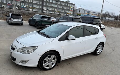 Opel Astra J, 2010 год, 620 000 рублей, 2 фотография