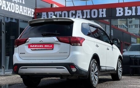 Mitsubishi Outlander III рестайлинг 3, 2019 год, 2 350 000 рублей, 14 фотография
