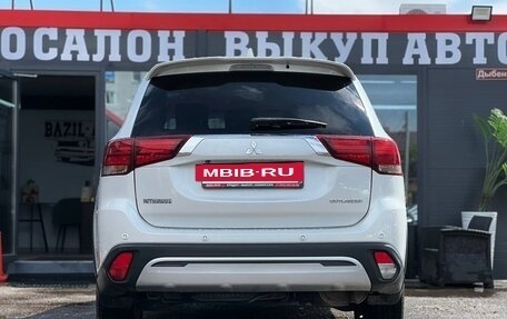 Mitsubishi Outlander III рестайлинг 3, 2019 год, 2 350 000 рублей, 13 фотография
