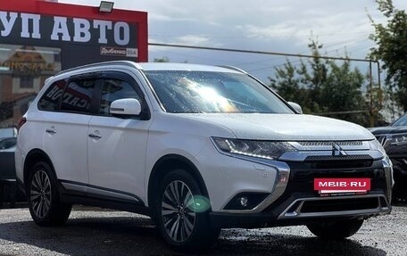 Mitsubishi Outlander III рестайлинг 3, 2019 год, 2 350 000 рублей, 2 фотография