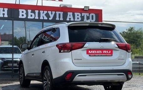 Mitsubishi Outlander III рестайлинг 3, 2019 год, 2 350 000 рублей, 12 фотография