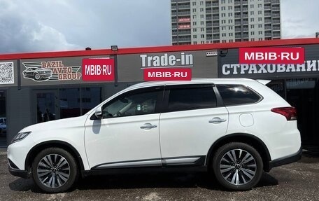 Mitsubishi Outlander III рестайлинг 3, 2019 год, 2 350 000 рублей, 10 фотография