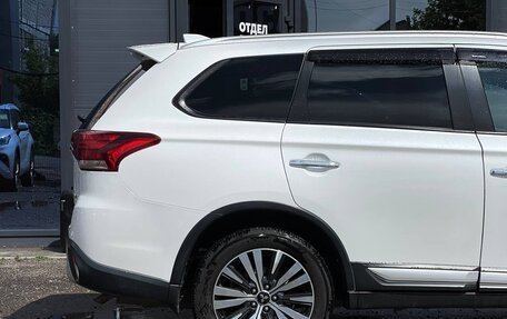 Mitsubishi Outlander III рестайлинг 3, 2019 год, 2 350 000 рублей, 17 фотография