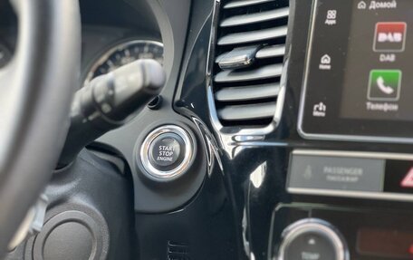 Mitsubishi Outlander III рестайлинг 3, 2019 год, 2 350 000 рублей, 26 фотография