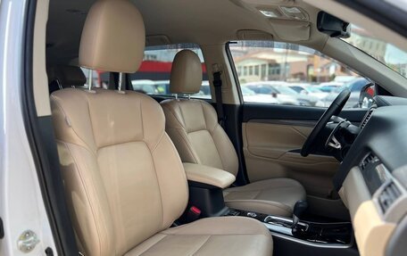 Mitsubishi Outlander III рестайлинг 3, 2019 год, 2 350 000 рублей, 23 фотография