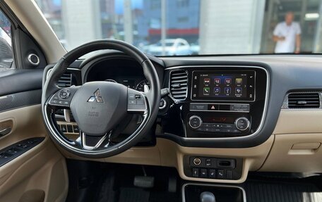 Mitsubishi Outlander III рестайлинг 3, 2019 год, 2 350 000 рублей, 25 фотография