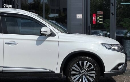 Mitsubishi Outlander III рестайлинг 3, 2019 год, 2 350 000 рублей, 18 фотография