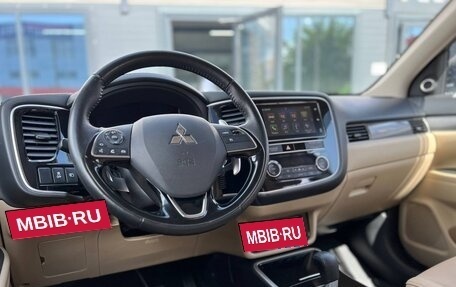 Mitsubishi Outlander III рестайлинг 3, 2019 год, 2 350 000 рублей, 20 фотография