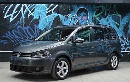 Volkswagen Touran III, 2012 год, 995 000 рублей, 1 фотография