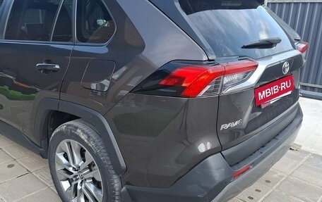 Toyota RAV4, 2021 год, 2 600 000 рублей, 4 фотография
