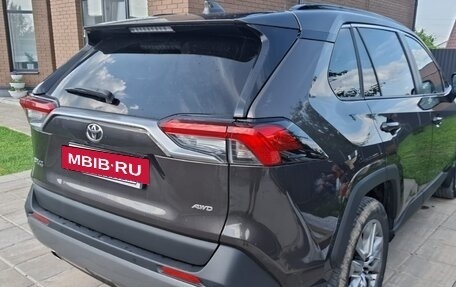 Toyota RAV4, 2021 год, 2 600 000 рублей, 5 фотография