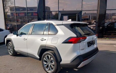 Toyota RAV4, 2024 год, 3 650 000 рублей, 2 фотография