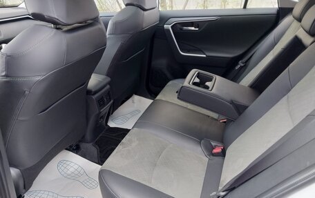 Toyota RAV4, 2024 год, 3 650 000 рублей, 13 фотография