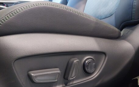 Toyota RAV4, 2024 год, 3 650 000 рублей, 8 фотография