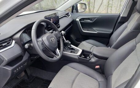 Toyota RAV4, 2024 год, 3 650 000 рублей, 12 фотография