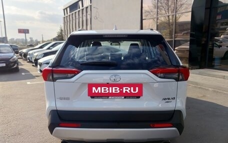 Toyota RAV4, 2024 год, 3 650 000 рублей, 5 фотография