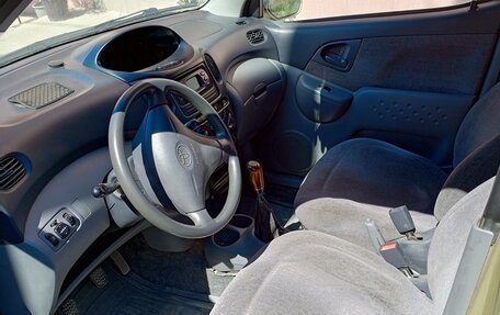 Toyota Yaris Verso, 2001 год, 590 000 рублей, 2 фотография