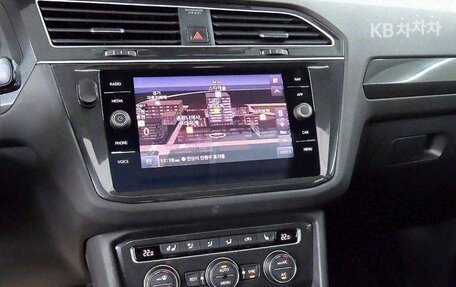 Volkswagen Tiguan II, 2021 год, 2 200 000 рублей, 10 фотография