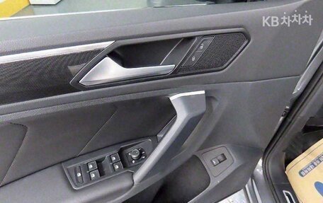 Volkswagen Tiguan II, 2021 год, 2 200 000 рублей, 9 фотография