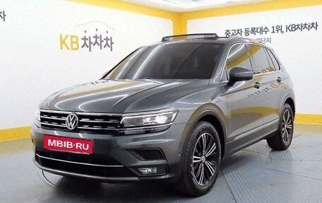 Volkswagen Tiguan II, 2021 год, 2 200 000 рублей, 2 фотография