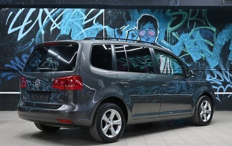 Volkswagen Touran III, 2012 год, 995 000 рублей, 4 фотография