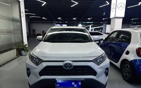 Toyota RAV4, 2021 год, 2 232 000 рублей, 2 фотография