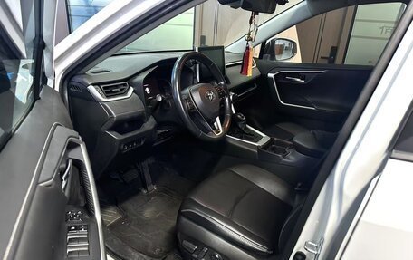 Toyota RAV4, 2021 год, 2 232 000 рублей, 5 фотография
