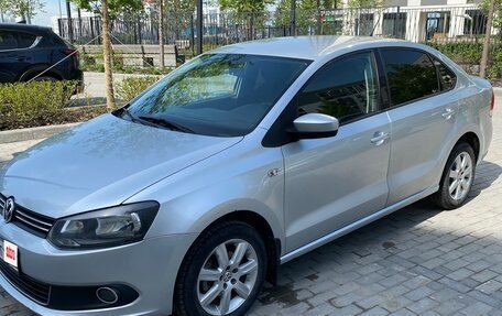 Volkswagen Polo VI (EU Market), 2013 год, 745 000 рублей, 2 фотография