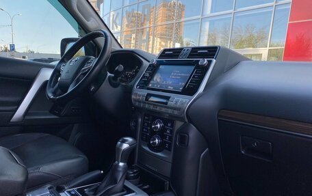 Toyota Land Cruiser Prado 150 рестайлинг 2, 2018 год, 5 700 000 рублей, 13 фотография