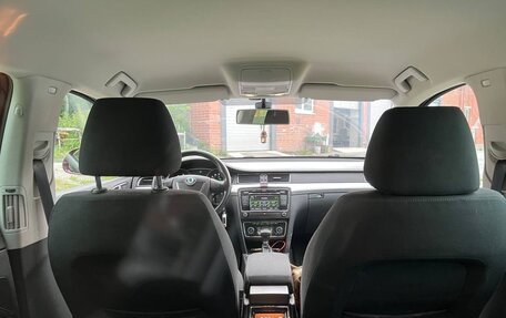 Skoda Superb III рестайлинг, 2010 год, 900 000 рублей, 15 фотография