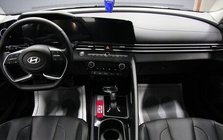 Hyundai Elantra, 2023 год, 2 299 000 рублей, 15 фотография