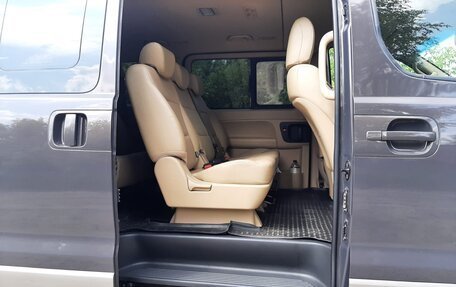 Hyundai H-1 II рестайлинг, 2020 год, 2 700 000 рублей, 24 фотография