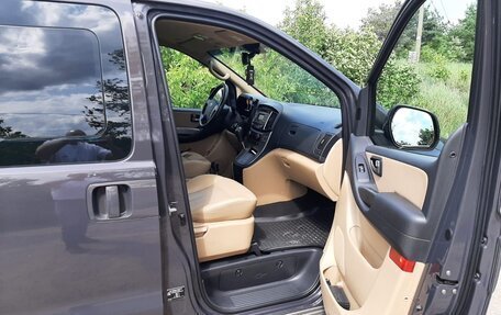 Hyundai H-1 II рестайлинг, 2020 год, 2 700 000 рублей, 26 фотография